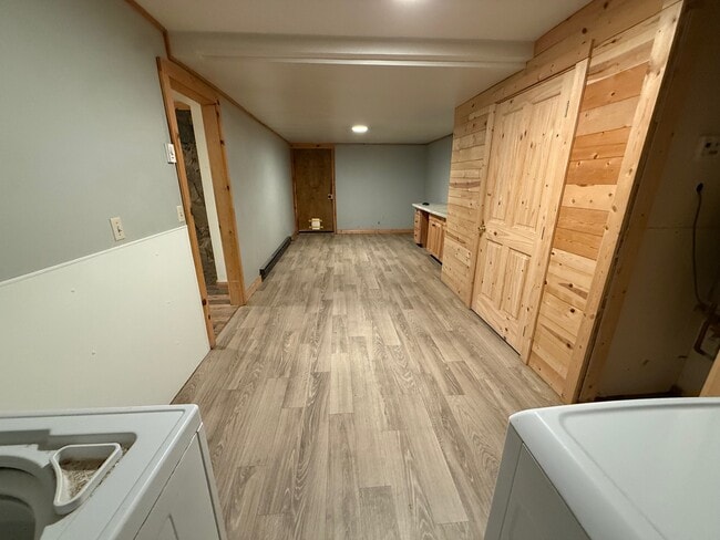 Building Photo - 545 Coulee Dr