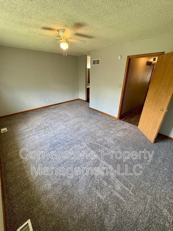 Building Photo - 2529 Crestline Ct