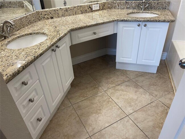 Building Photo - 2749 Via Cipriani