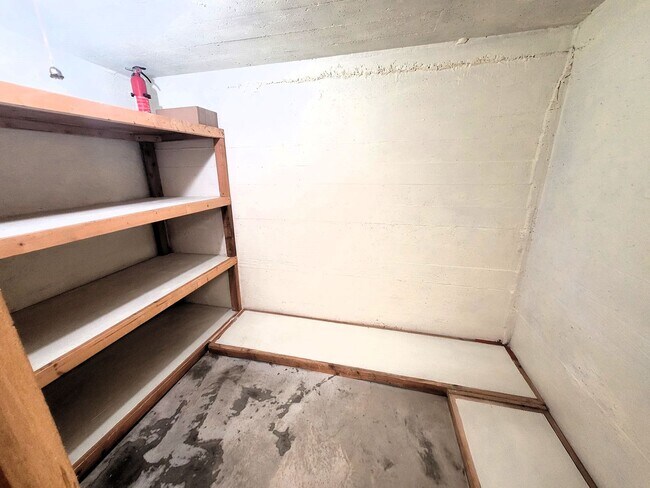 Building Photo - Spacious Unique Home in Central Location