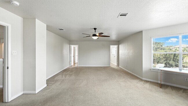 Building Photo - 4527 Summer Fall