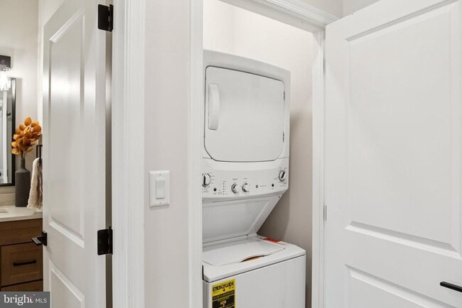 Building Photo - 40 Evergreen Ln