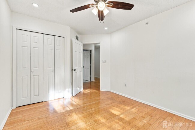 Building Photo - 63 Prestwick Way
