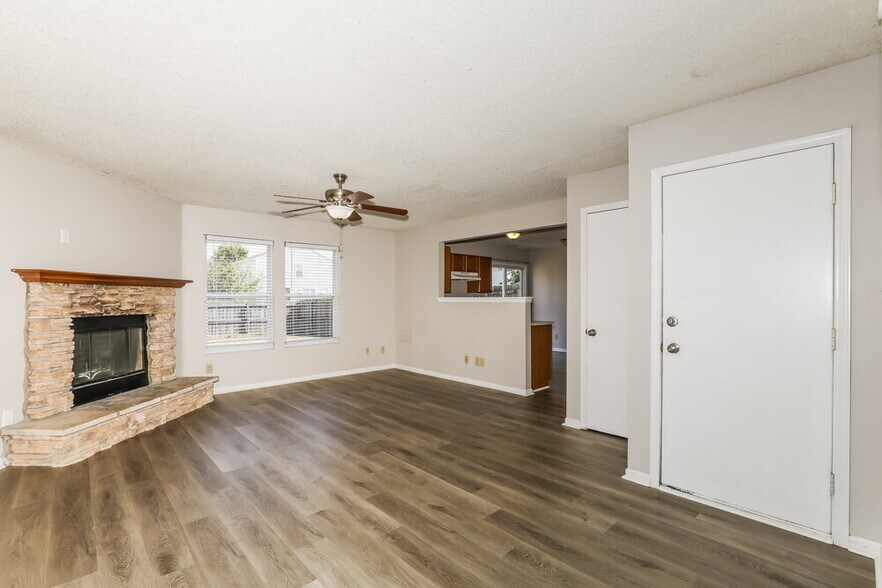 Building Photo - 911 Bentgrass Dr