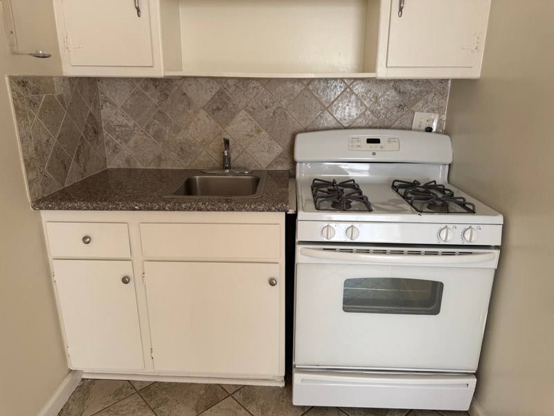 Building Photo - 10970 Bluffside Dr
