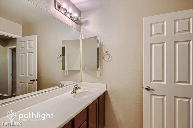 Building Photo - 5 br, 3 bath House - 1480 Anna Drive UNIT