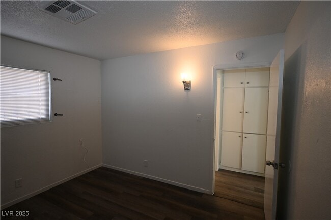 Building Photo - 715 N 11th St