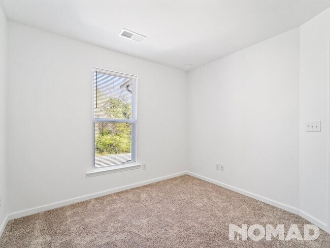 Building Photo - Spring deal : 500$ rewards for a 15 month rental lease - Elegant  3br/2.5 bath Townhome available...