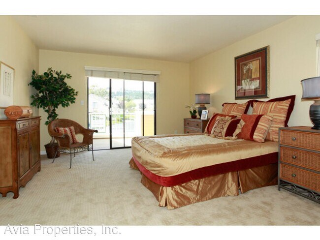 Building Photo - 2 br, 2.5 bath House - 33 Crown Circle