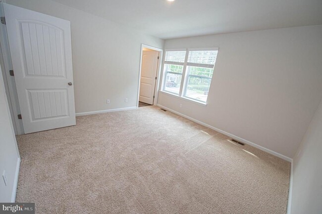 Building Photo - 128 Willowtree Ln