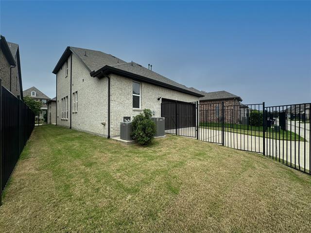 Building Photo - 7105 Royal View Dr