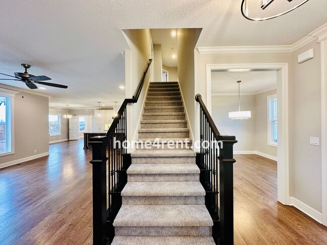 Building Photo - Nearly New Luxury Home in Blue Valley Schools!