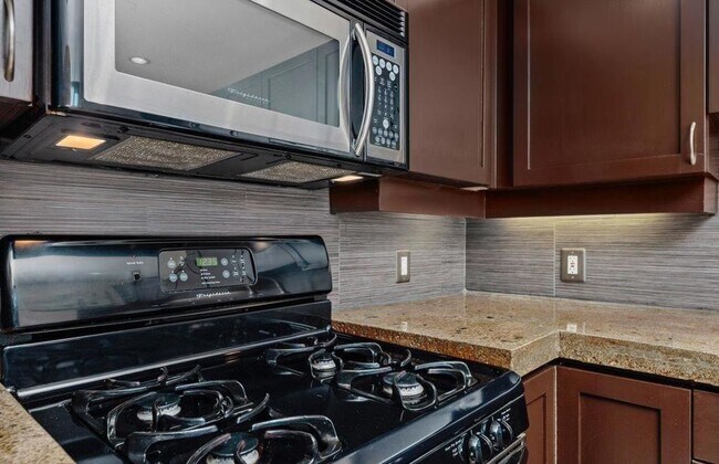 Building Photo - 1240 India St