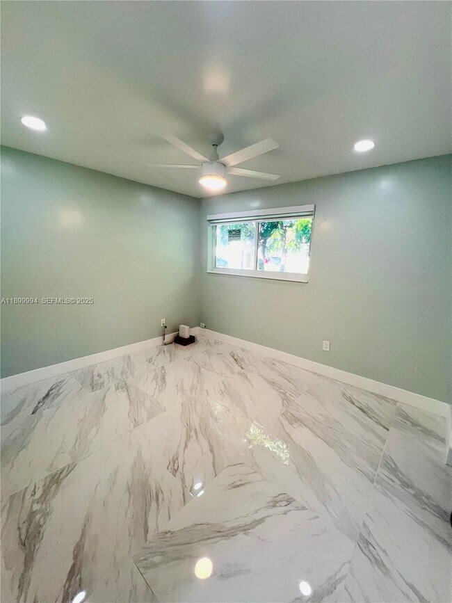 Building Photo - 10370 SW 174th Terrace