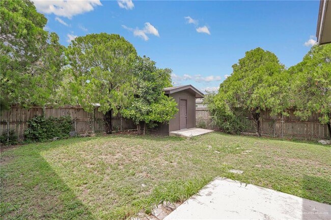 Building Photo - 23 E Helmer St