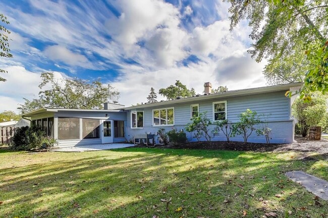 Building Photo - 1422 Dorothy Dr