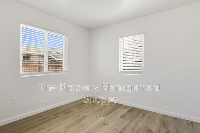 Building Photo - 4822 8th St