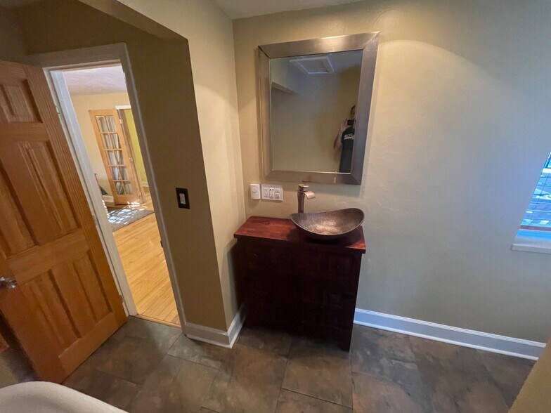 Building Photo - 1991 Glen Garry Dr