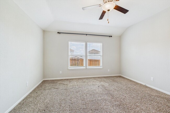 Building Photo - Stunning 4 bedrooms 2 baths single-story h...