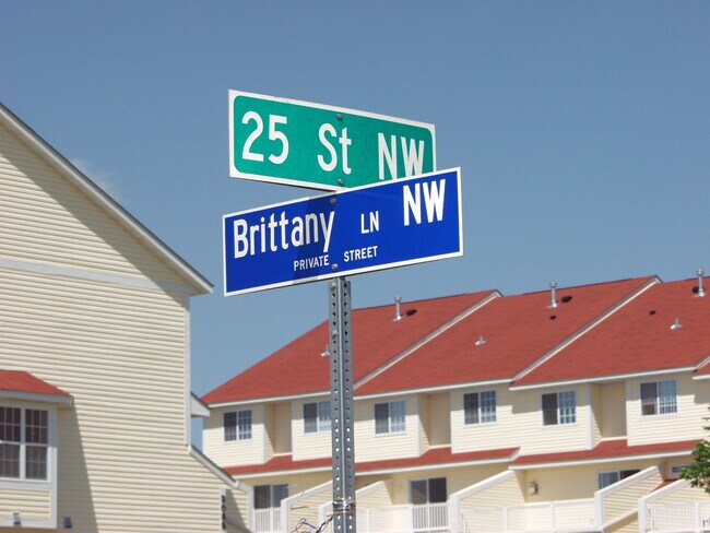Building Photo - 3055 Brittany Ln NW