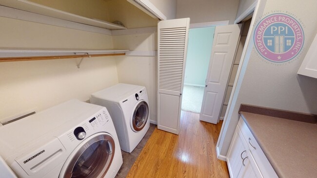 Building Photo - Beaverton / Stylish Open Floor-Plan - 5 Bedrooms, 3 Car Garage, Central Air