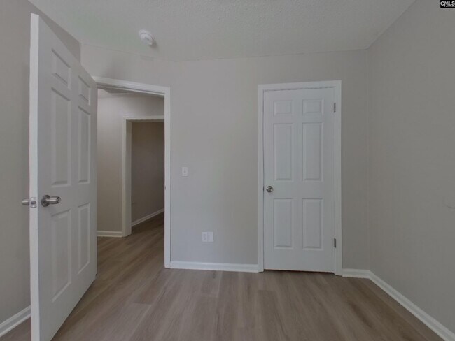 Building Photo - 516 Kenton Dr