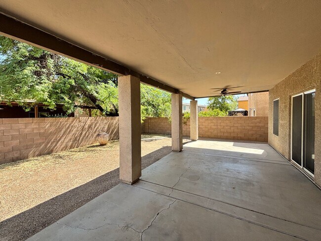 Building Photo - 1051 W Sea Lion Dr