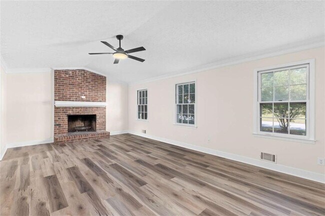 Building Photo - 2250 Ridge Forest Dr