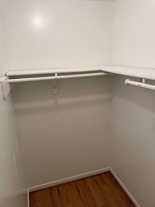 Building Photo - 825 San Saba Dr