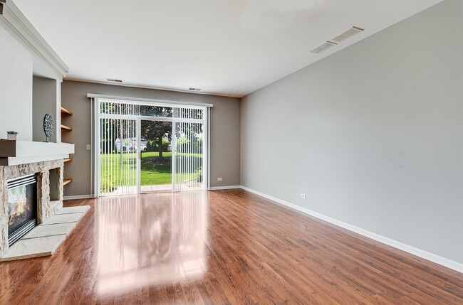 Building Photo - 913 Genesee Dr
