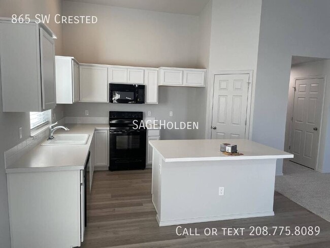 Building Photo - 865 SW Crested-