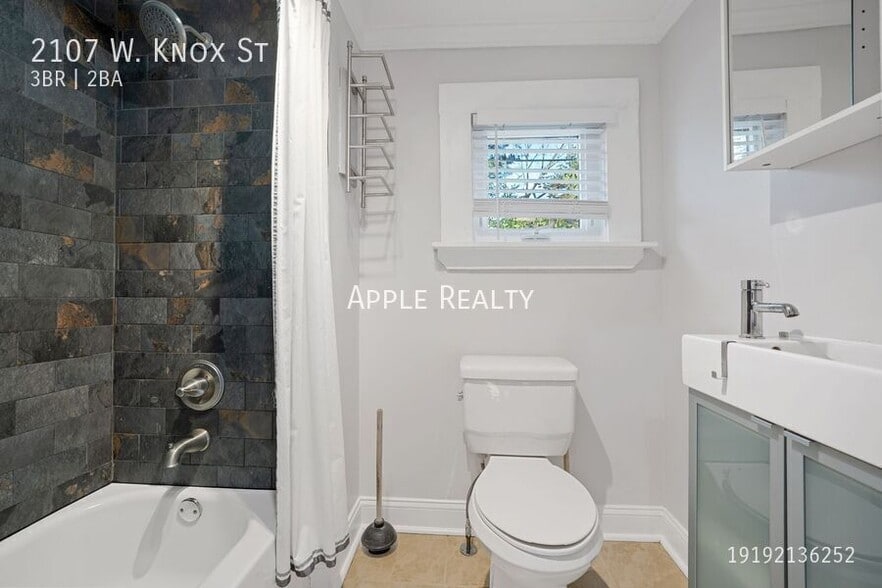 Building Photo - 2107 W Knox St