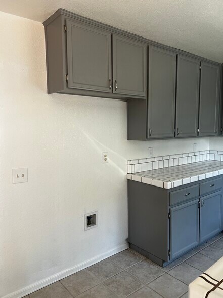 Building Photo - 2010 Falmoth Cir