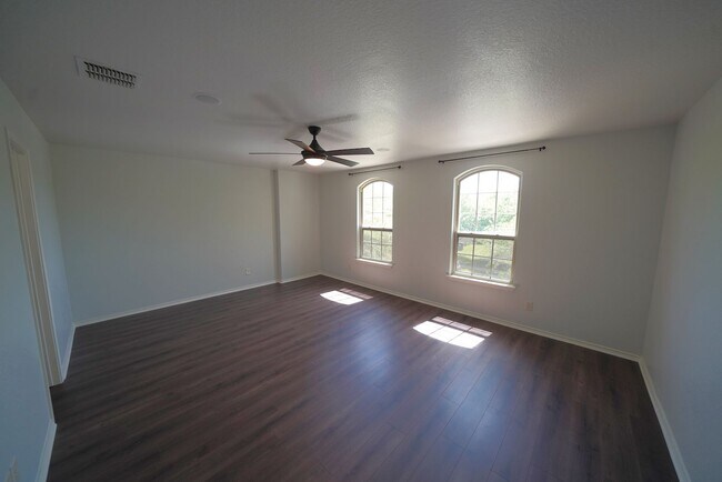 Building Photo - Great 4 Bedroom Home Now Available in Cibo...