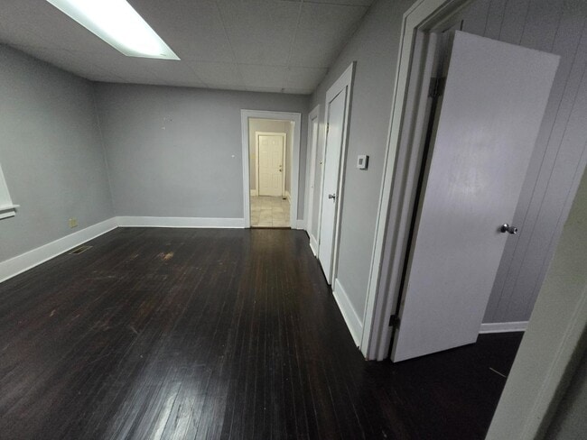 Building Photo - 2240 White Oak Ave