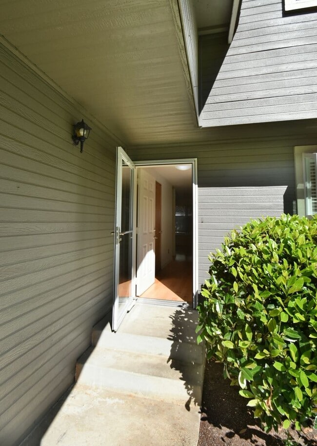 Building Photo - 2Bd/1.5Ba Kirkland Condo