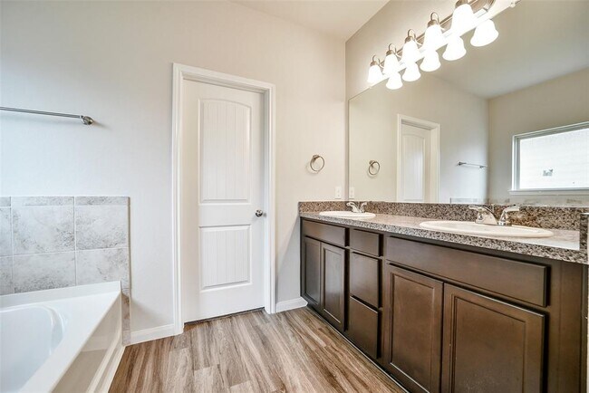 Building Photo - 3623 Bright Moon Ct