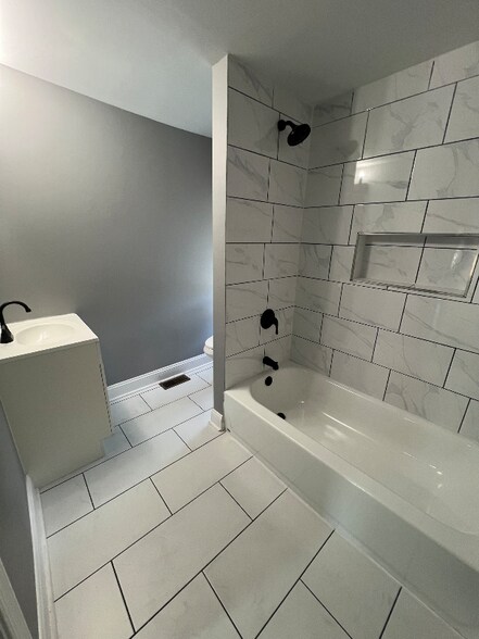 Building Photo - 547 High St