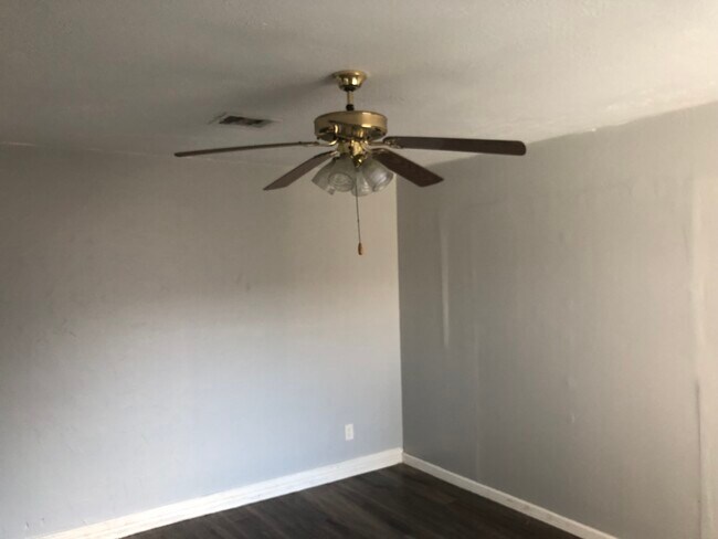 Building Photo - 10915 Gatlinburg Dr