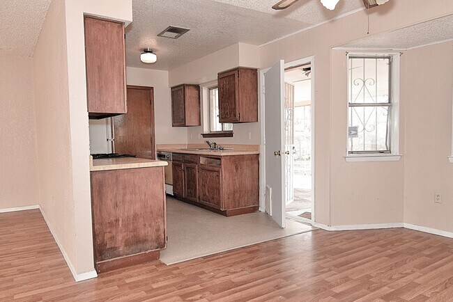 Building Photo - 11473 Jim Ferriell Dr