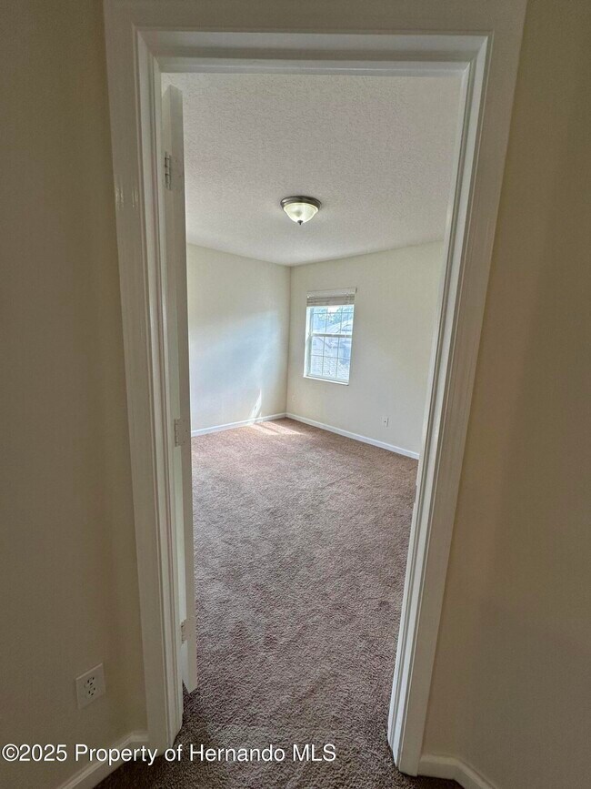 Building Photo - 14227 Wake Robin Dr