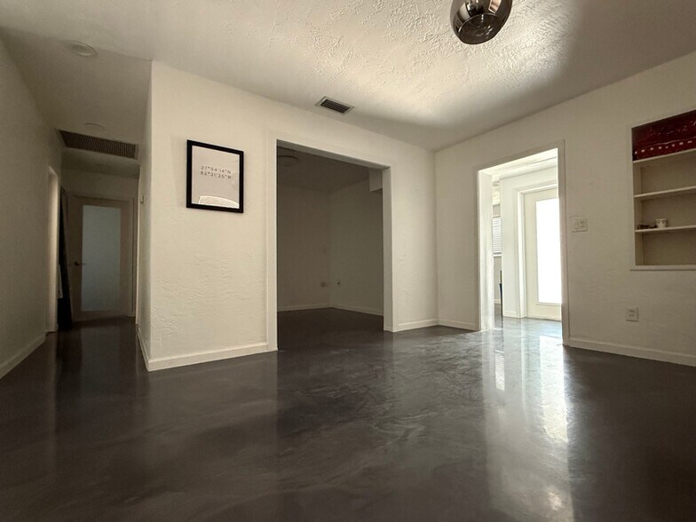 Building Photo - 4034 S Westshore Blvd