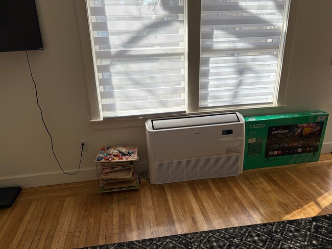 Building Photo - 200 Taylor St