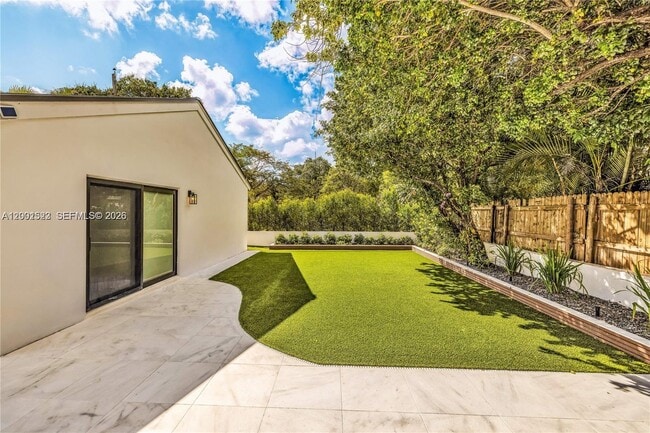 Building Photo - 320 NE 88th St