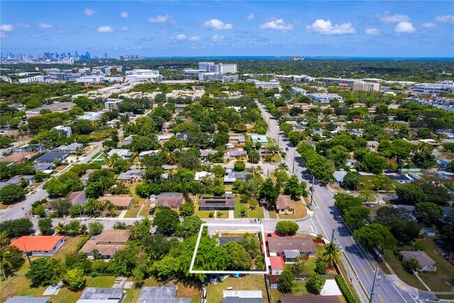 Building Photo - 6320 SW 58th Pl