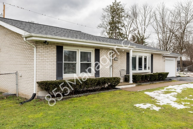Building Photo - Charming Ranch Home: 3 Bed, 2.5 Bath in Waterford, MI | Pets Welcome!