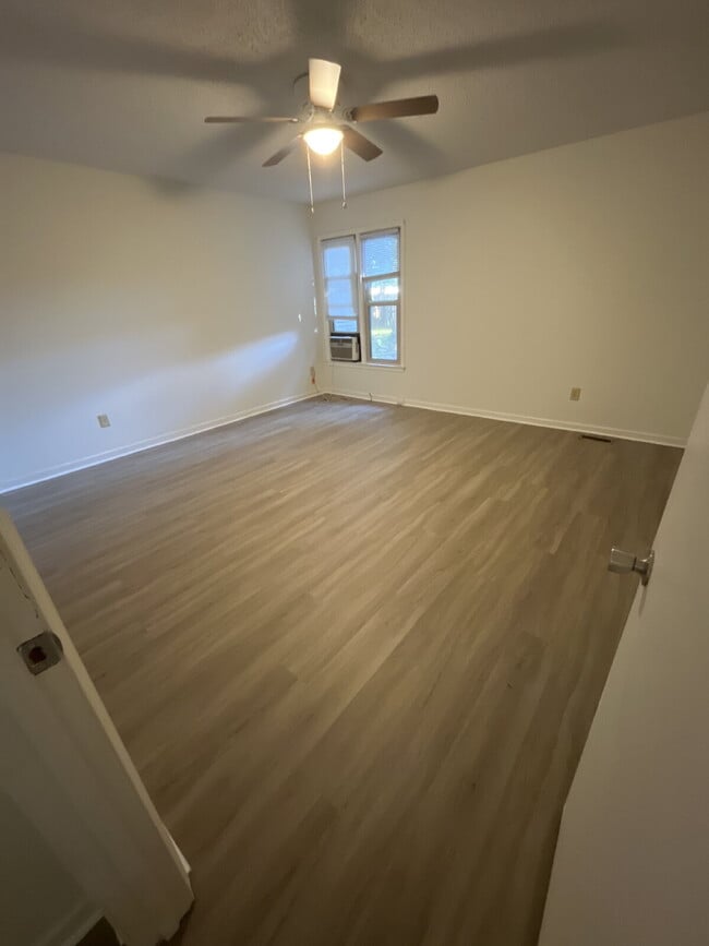 Building Photo - Location is Everything! Close to Downtown ...