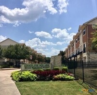 Building Photo - 13420 Lyndhurst St