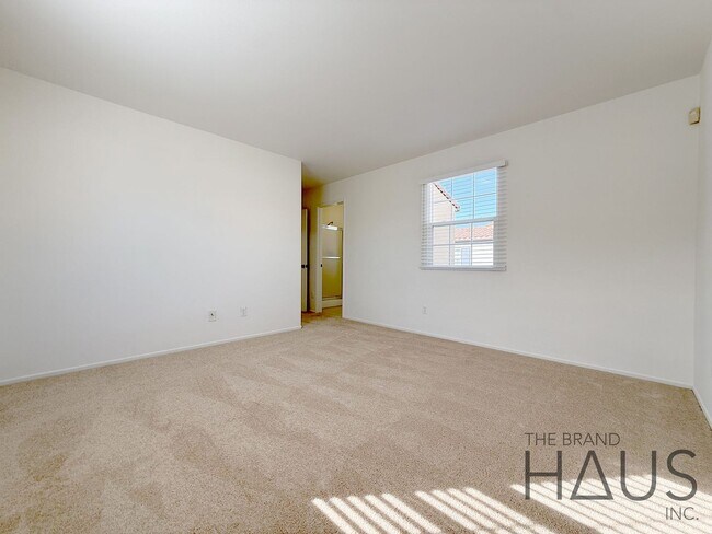 Building Photo - Desirable Oak Creek Community Detached Home with Two Car Garage