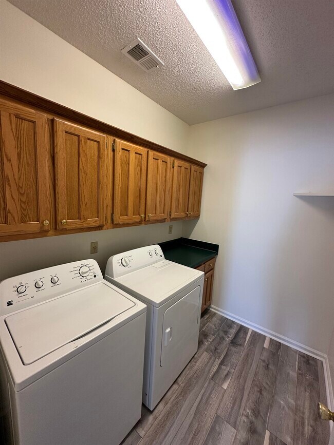 Building Photo - 3510 Sara Woods Dr